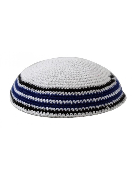 כיפה סרוגה לבנה עם רחוב גבול כחול ושחור... | כיפה סרוגה